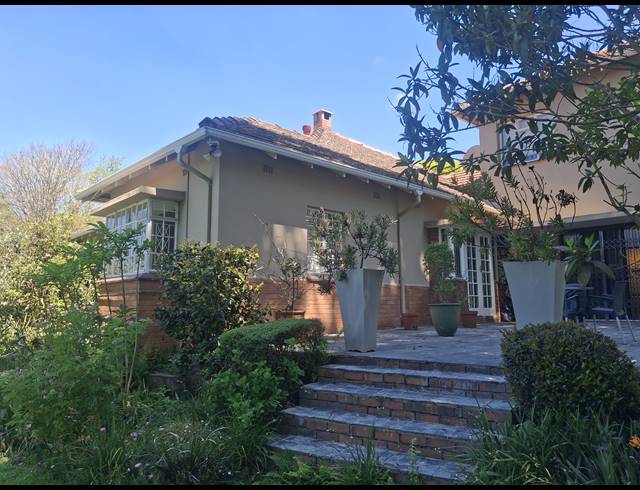4 BEDROOM FREEHOLD FOR SALE IN HILTON CENTRAL